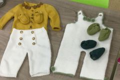 Ensemble gilet, pantalon, chaussons et salopette et chaussons